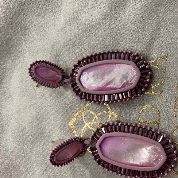 Kendra Scott Jewelry - Kendra Scott earrings matte lilac mother of prl